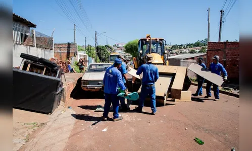 Coleta de inservíveis segue no Djalma Mendes e Dom Romeu nesta terça