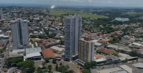 Nesta terça-feira (19), a aeronave Falcão 7 sobrevoou Apucarana