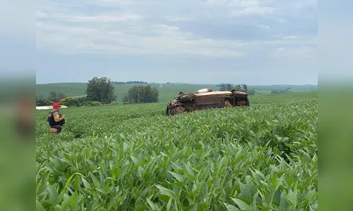 Idoso morre após capotar carro e esposa espera 9 horas por resgate