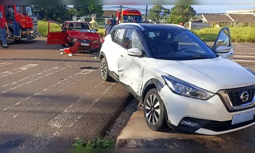 Acidente entre carros deixa três feridos em Maringá