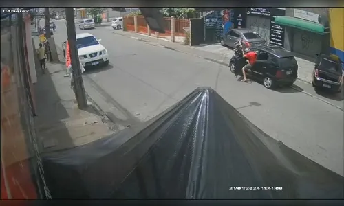 Motorista esquece de puxar freio de mão e atropela pai e filho no PR