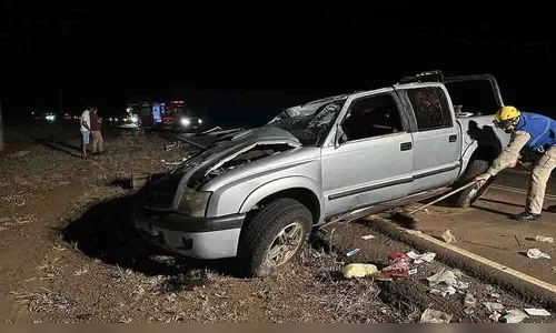 Caminhonete capota na PR-082 e deixa passageiro ferido no Vale do Ivaí