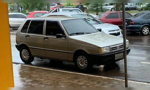 Fiat Uno furtado em Ivaiporã é encontrado abandonado em estrada rural