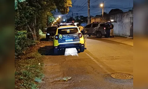 Polícia aborda trio e encontra corpo em porta-malas de carro no Paraná