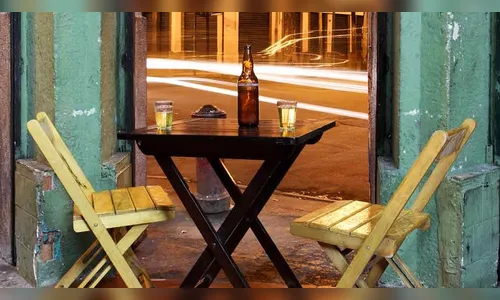 Bar é invadido pelo teto e bandidos furtam TVs, bebidas e amendoins