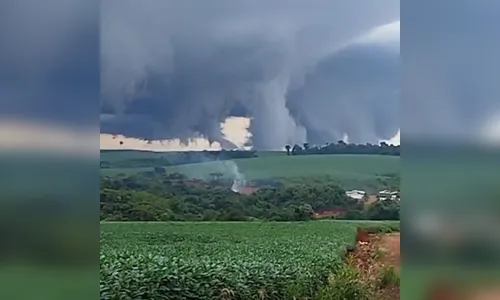 Tornado? Morador flagra nuvens em formato de funil no Paraná; vídeo