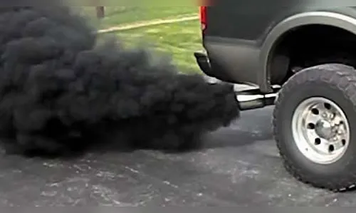 Motorista é detido por embriaguez após causar perturbação com fumaça