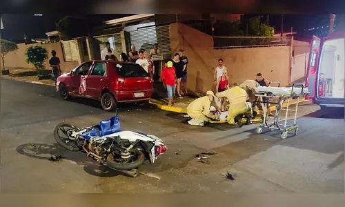 Homem fica ferido após batida entre carro e moto no Jardim Paulista