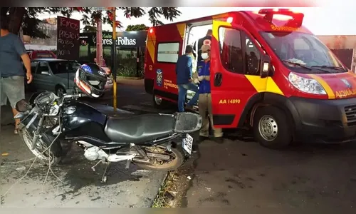 Jovem de 19 anos fica em estado grave após colisão entre carro e moto