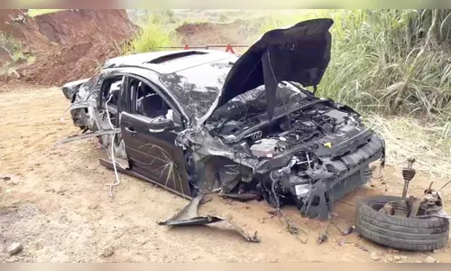 Grave acidente na PR-573 deixa Ford Focus completamente destruído