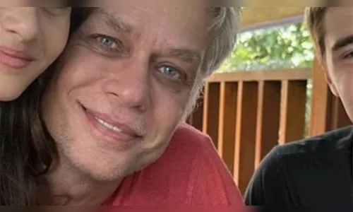 Fábio Assunção posta foto rara com os três filhos em data especial