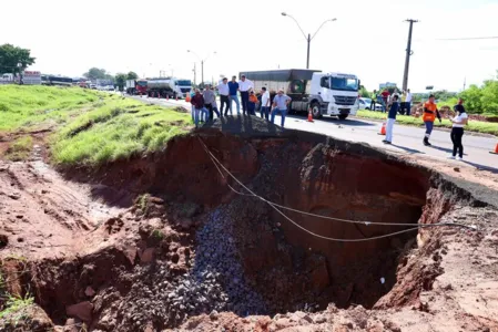 Obra emergencial vai recuperar trecho da PR-323 em Umuarama