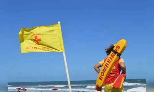 Bombeiros salvaram 851 pessoas em menos de um mês no Litoral do PR