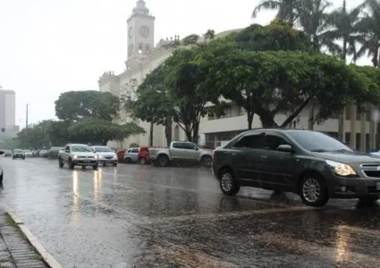 Pode ocorrer chuvas com ventos entre 40 a 60 km/h