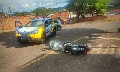 Jovem tenta fugir de abordagem, cai de moto e é preso em Apucarana