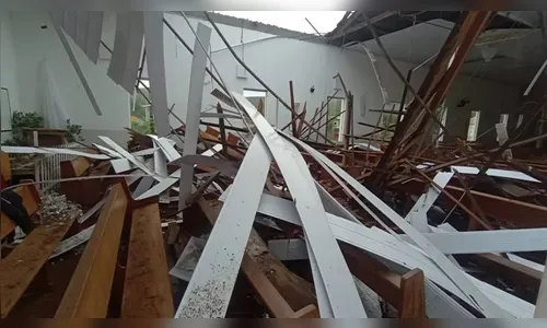 Teto de igreja desaba durante missa e deixa 80 feridos em MG