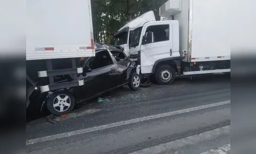 ‘Milagre’: casal sofre apenas escoriações após carro ser prensado