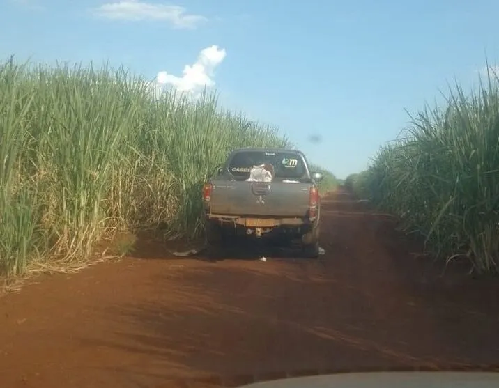 Veículo foi abandonado no Bairro Mutirão, em Marumbi