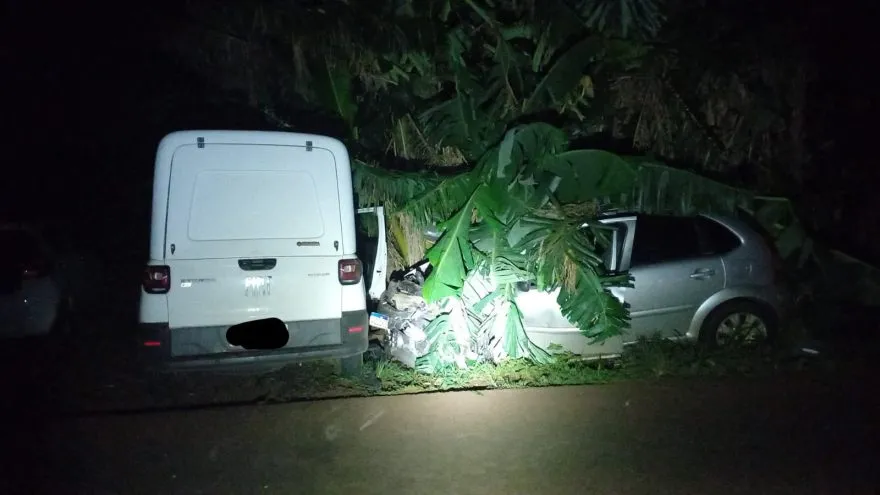 A colisão frontal, no Km 368, envolveu um Fiat Strada e um Citroën C3