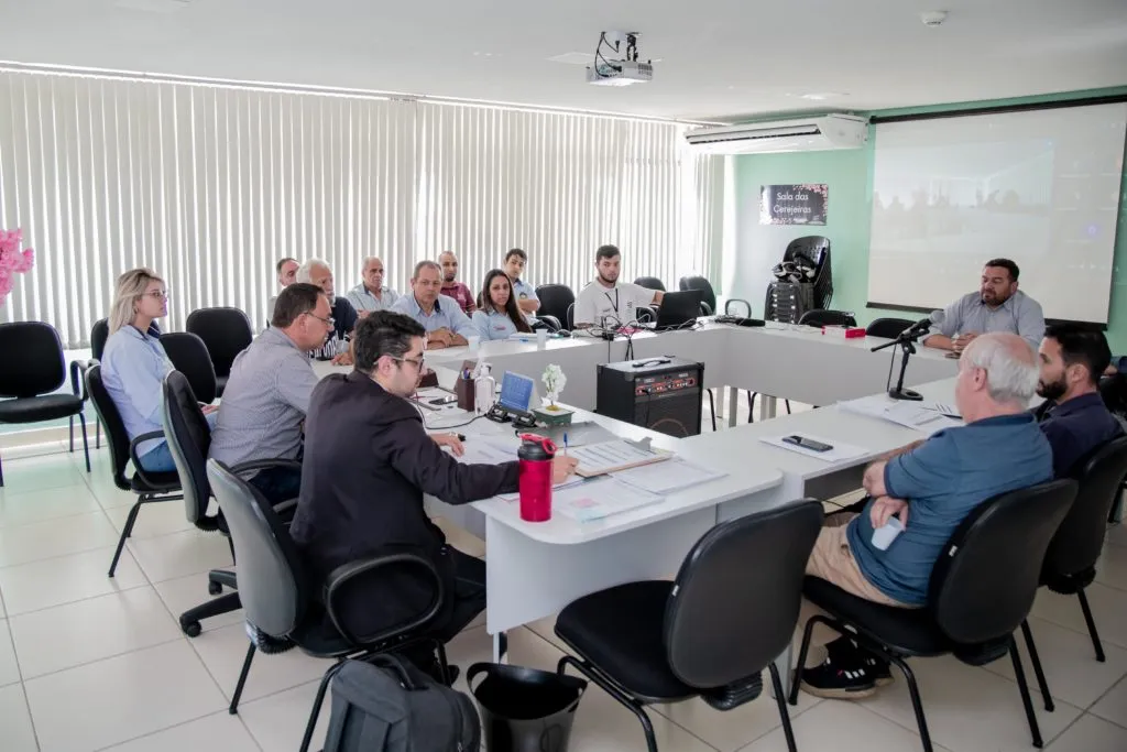 A reunião foi feita nesta segunda-feira (26)