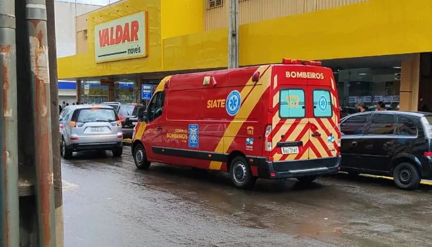 Acidente aconteceu na Rua Renê Camargo de Azambuja