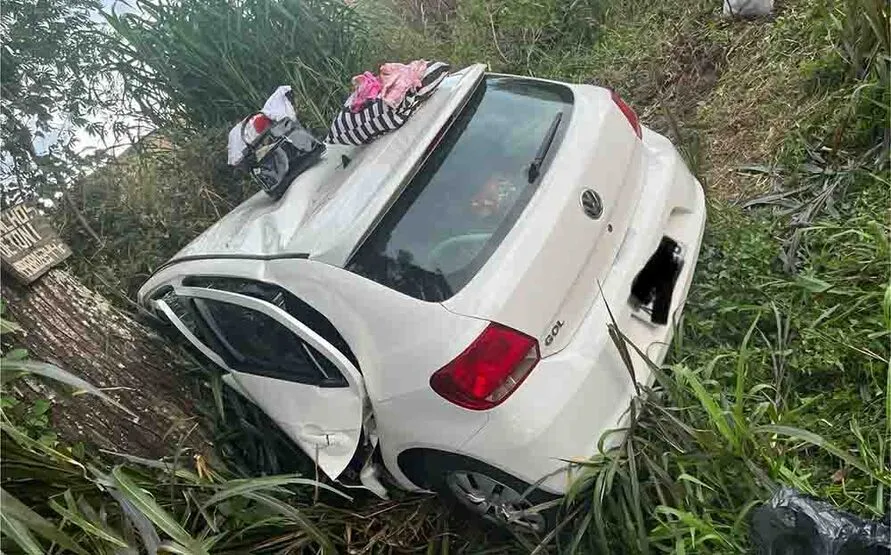 Acidente ocorreu entre os municípios de Vitorino (PR) e São Lourenço do Oeste (SC), no início da noite de domingo