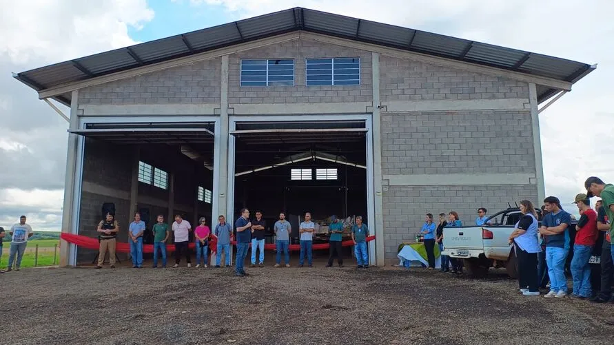 Autoridades na solenidade de inauguração