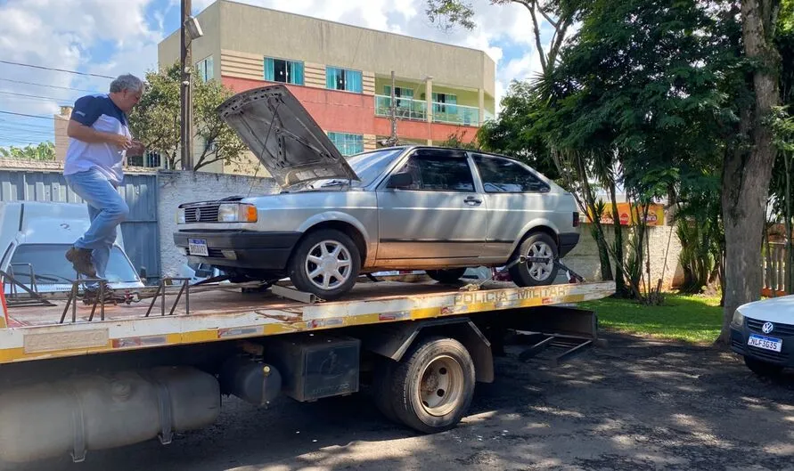 Carro foi encontrado no Jardim Ponta Grossa