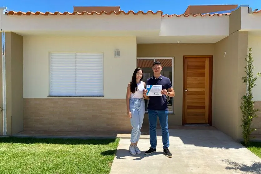 Famílias de Primeiro de Maio e Santo Antônio da Platina receberam as chaves