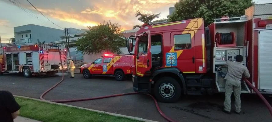 Incêndio mobilizou três viaturas do Corpo de Bombeiros de Apucarana