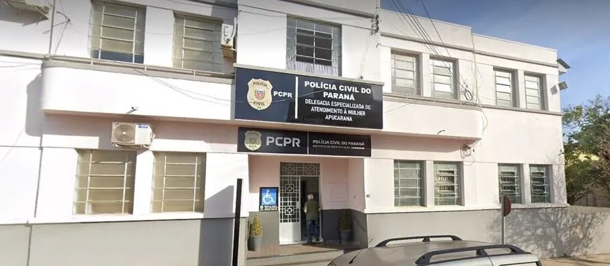 Mulher registrava boletim de ocorrência quando foi avisada por vizinhos