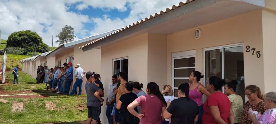 Novo Itacolomi entrega 49 casas e inaugura Unidade Básica de Saúde