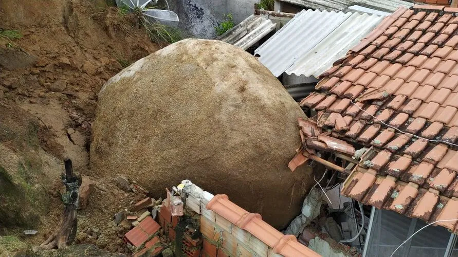 O deslizamento ocorreu na quarta-feira