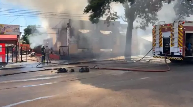 O incêndio aconteceu nesta manhã de segunda-feira (29)