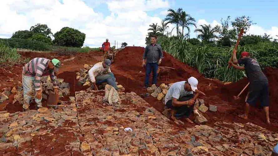 Obra irá beneficiar cerca de 250 famílias e produtores.