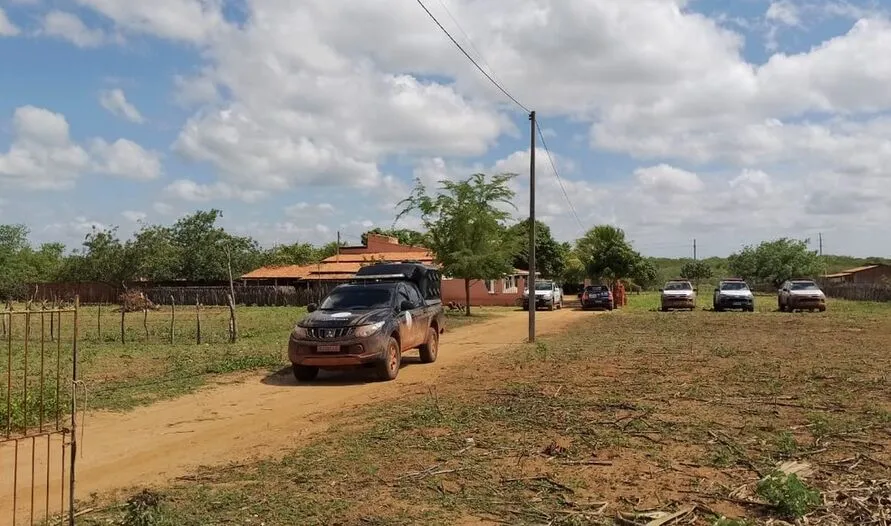 Os criminosos roubaram os celulares das vítimas