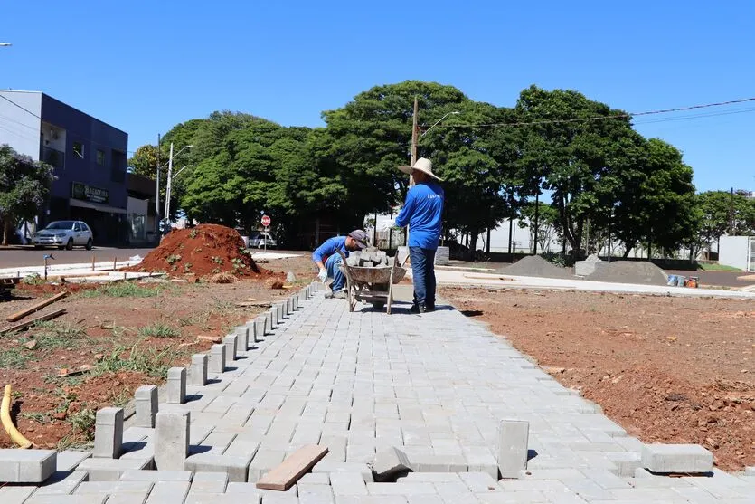 Praças devem ser entregues em março