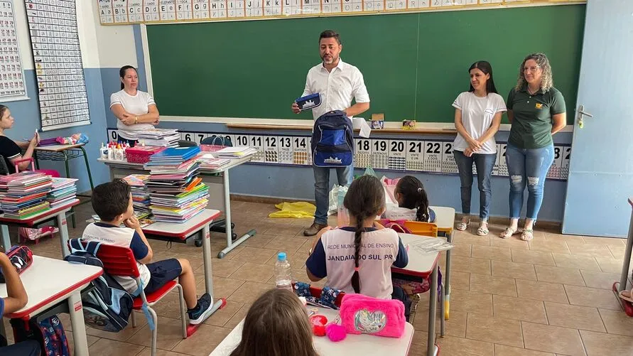 Prefeito Lauro Junior acompanhou primeiro dia de aula