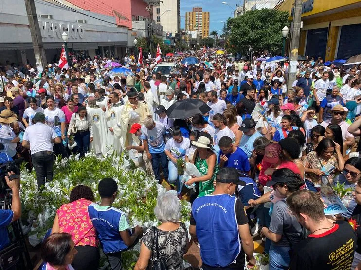 Romaria reuniu multidão em Apucarana