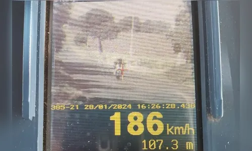 Moto de alta cilindrada é flagrada a 186 km/h em rodovia do Paraná