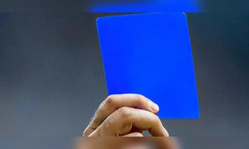 Cartão azul no futebol? Árbitros vão testar suspensão temporária