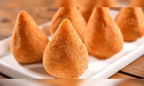 Gestante é atropelada pelo namorado após discussão por coxinha