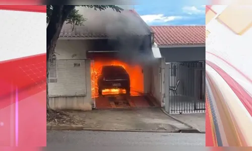 Carro pega fogo dentro de garagem em residência de Maringá; veja vídeo