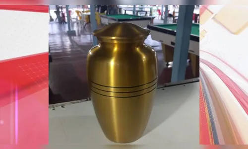 Urna funerária é deixada em bar e deixa proprietário incrédulo