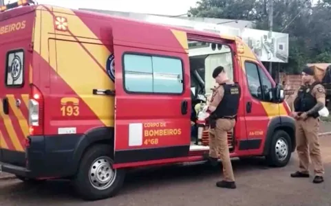 A vítima foi socorrida pelo Corpo de Bombeiros e encaminhada para o Hospital Bom Jesus