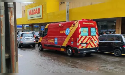 Idosa é atropelada no centro de Apucarana após carro dar marcha à ré