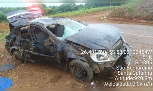 Criança morre e quatro pessoas ficam feridas em capotamento em SC