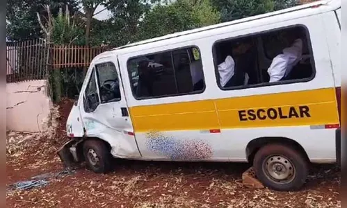Oito crianças ficam feridas em acidente com van escolar no sudoeste