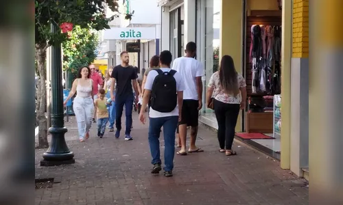 Abertura de lojas durante Carnaval divide opiniões em Apucarana