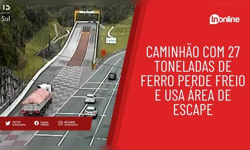 Caminhão com 27 toneladas de ferro perde freio e usa área de escape